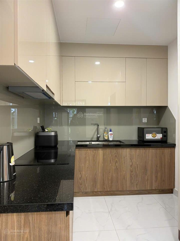 Cho thuê căn hộ diamond alnata plus 2 phòng ngủ vào ở ngay giá 18.5 tr/tháng