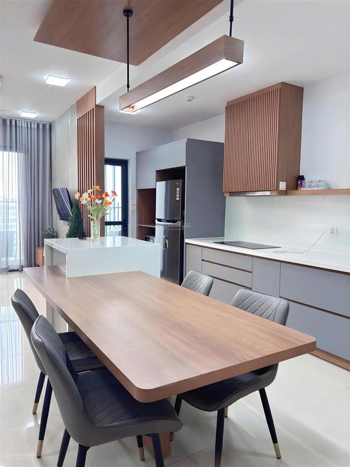 Bán căn hộ emerald 86 m2 (2 phòng ngủ + 1 kho) giá 5,9 tỉ