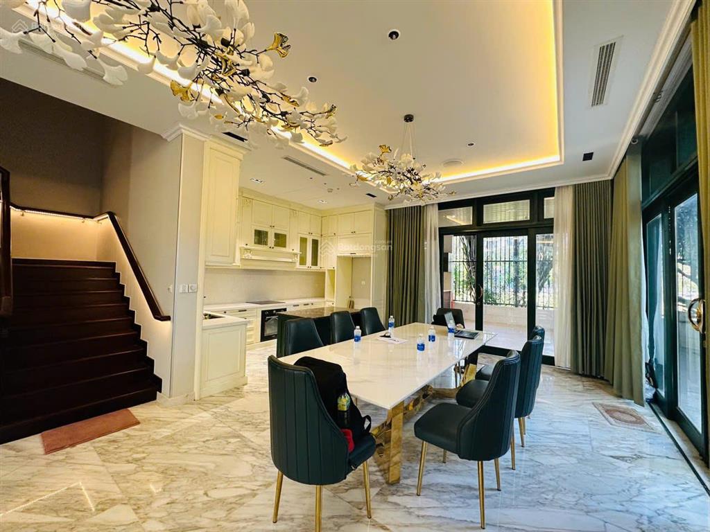 Chính chủ cần bán khu biệt thự liền kề phú mỹ hưng, đường số 15 kdc phú mỹ, tổng dt 536m2 giá 52 tỷ