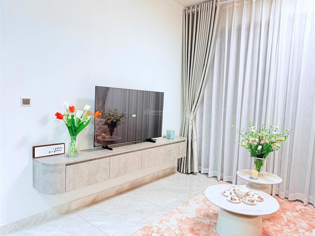 Cần bán căn hộ midtown the peak m8  80m2  2pn  full nt, giá chỉ 9,5 tỷ.  0768 739 ***  ms kim