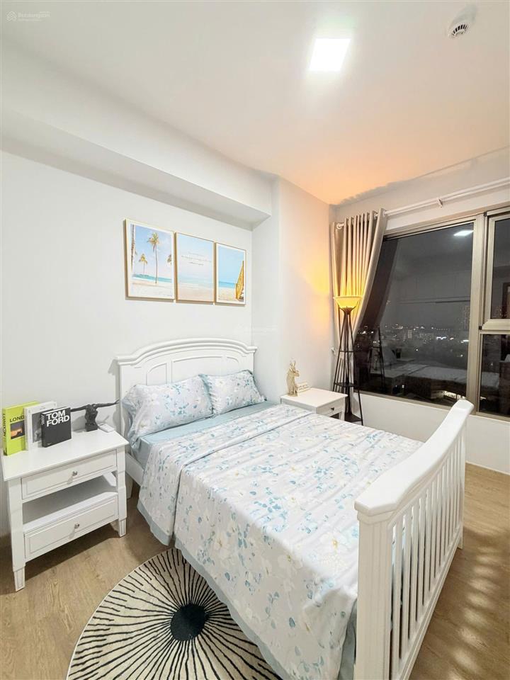 Cần bán căn hộ midtown the peak m8  80m2  2pn  full nt, giá chỉ 9,5 tỷ.  0768 739 ***  ms kim