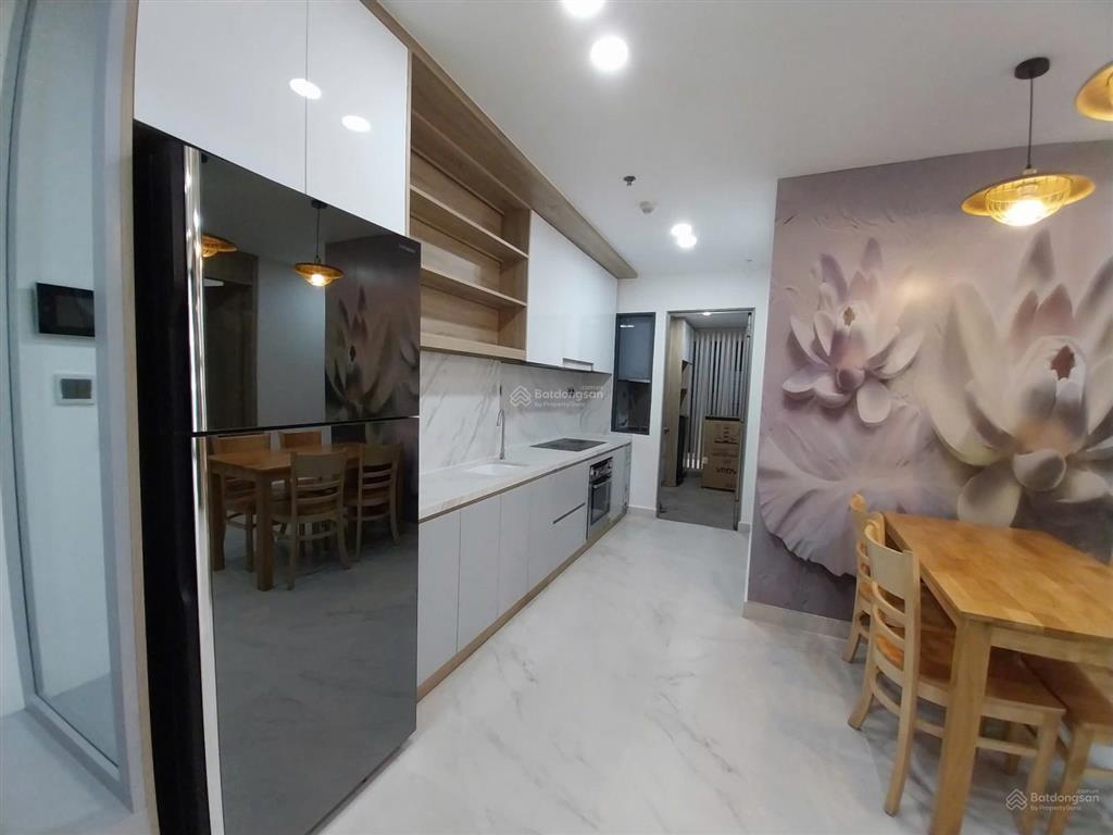Bán siêu phẩm căn 2pn midtown m7  80m2. có ô xe, giá bán 9,2 tỷ.  ms kim  0768 739 ***