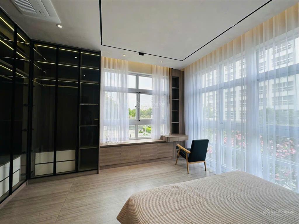 Bán gấp groundhouse happy valley 204m2 sân vườn đẹp, giá 18 tỷ.  ms kim  0768 739 ***