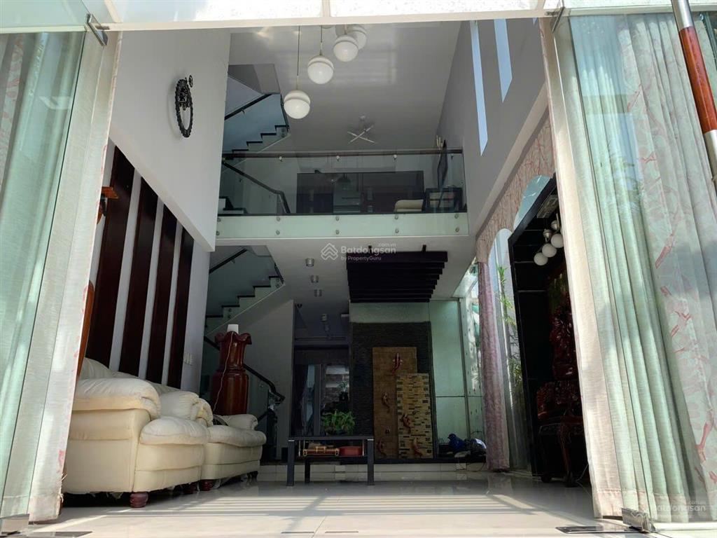 Cho thuê biệt thự có sân vườn diện tích rộng 200m2, 4pn 4wc.  0909 664 ***