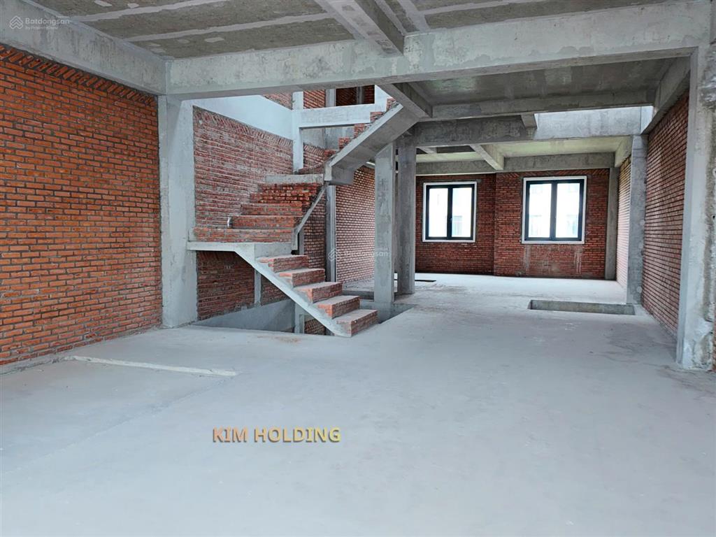 1 căn độc quyền 120m2  giá 5,180 tỷ full 100% , phía sau là công viên lớn ( tin thật )