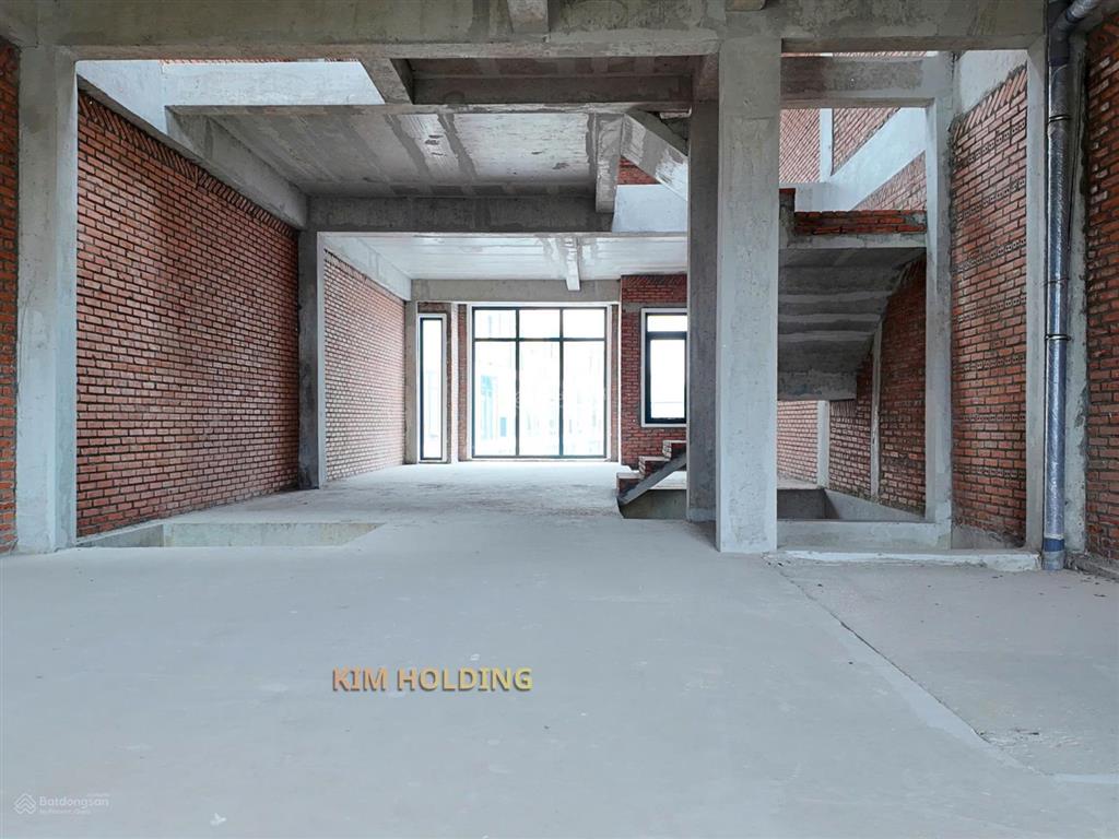 1 căn độc quyền 120m2  giá 5,180 tỷ full 100% , phía sau là công viên lớn ( tin thật )