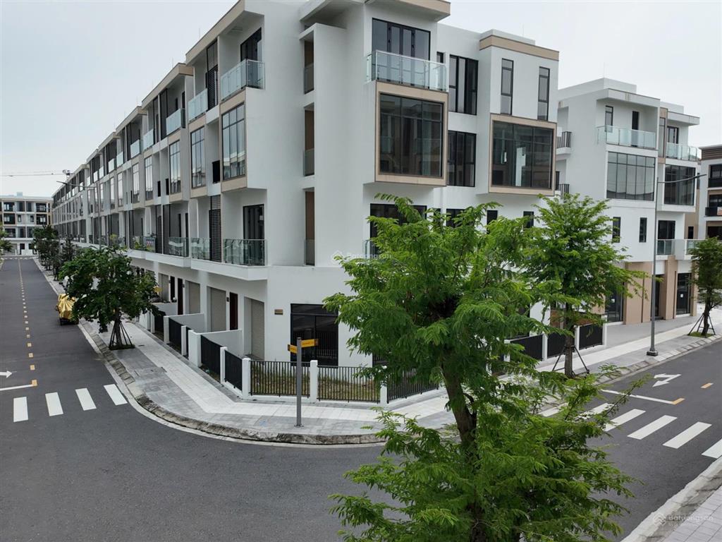 1 căn độc quyền 120m2  giá 5,180 tỷ full 100% , phía sau là công viên lớn ( tin thật )