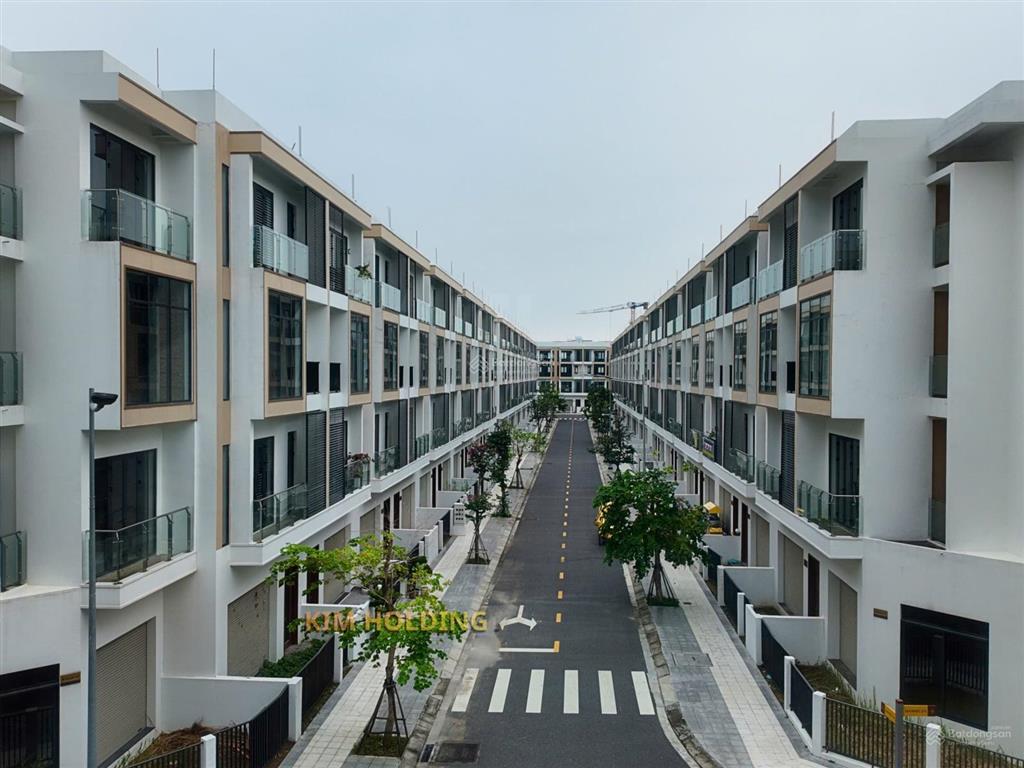 1 căn độc quyền 120m2  giá 5,180 tỷ full 100% , phía sau là công viên lớn ( tin thật )