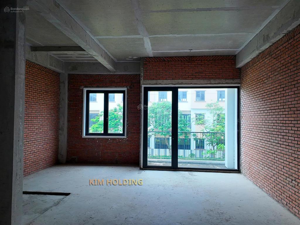 1 căn độc quyền 120m2  giá 5,180 tỷ full 100% , phía sau là công viên lớn ( tin thật )