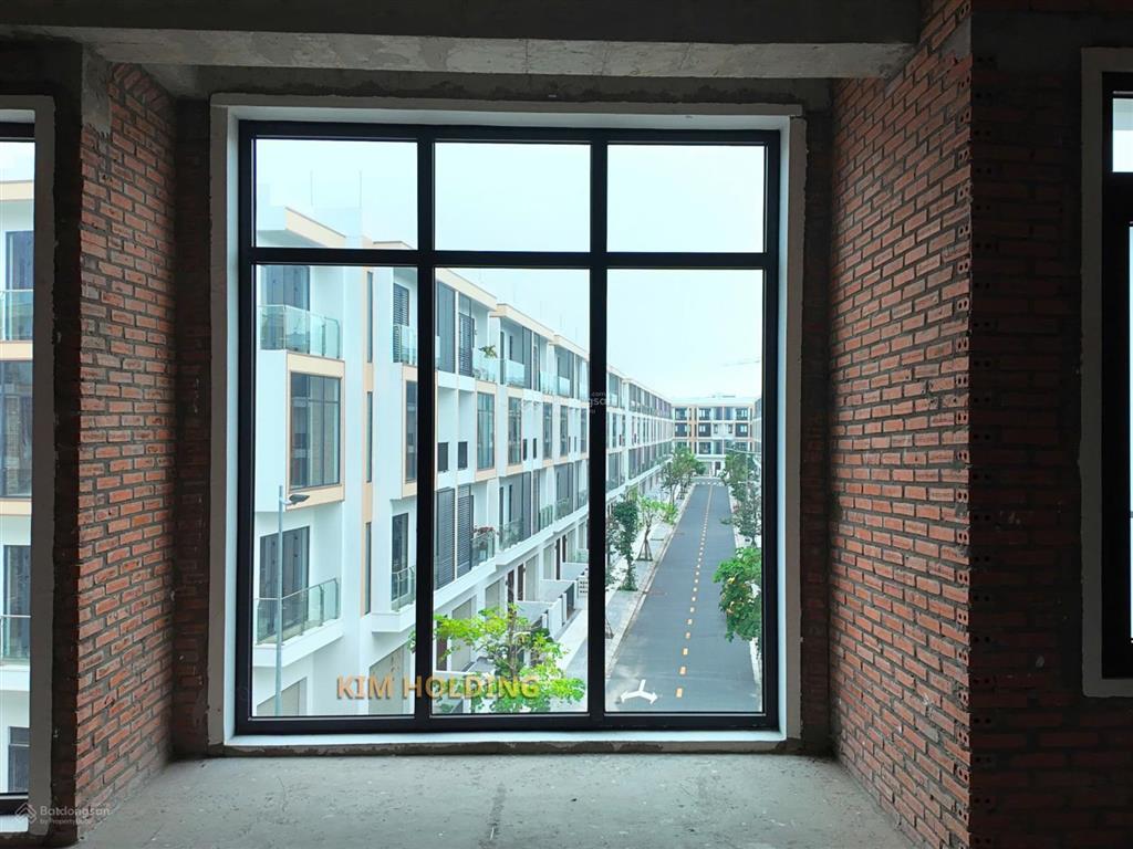 1 căn độc quyền 120m2  giá 5,180 tỷ full 100% , phía sau là công viên lớn ( tin thật )