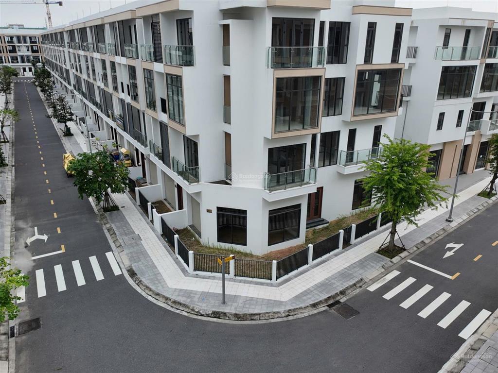 1 căn độc quyền 120m2  giá 5,180 tỷ full 100% , phía sau là công viên lớn ( tin thật )