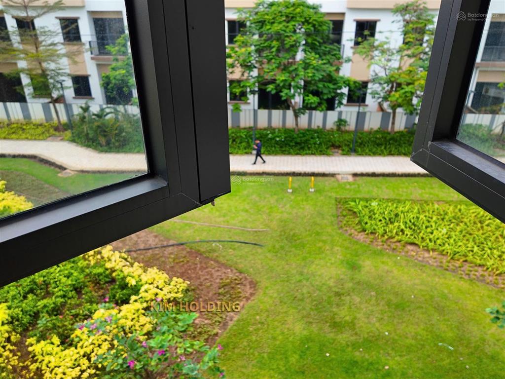 1 căn độc quyền 120m2  giá 5,180 tỷ full 100% , phía sau là công viên lớn ( tin thật )