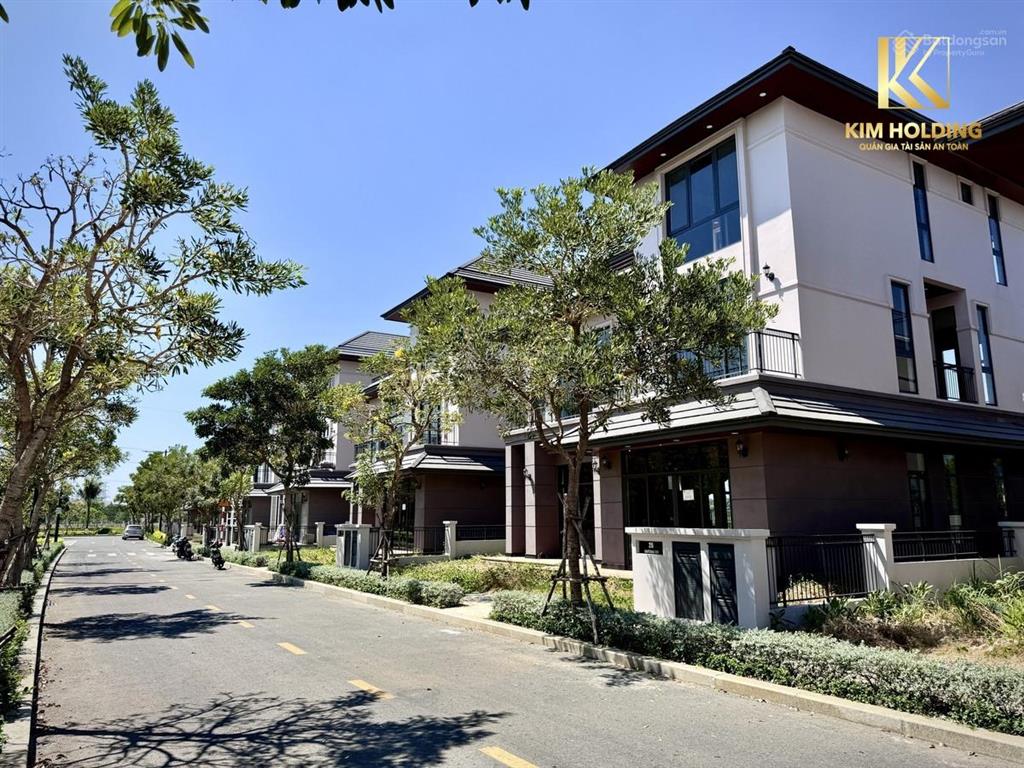 Căn biệt thự 300m2, loại c1 (2 mặt tiền view sông)  giá tốt, sổ hồng, nhận nhà ngay
