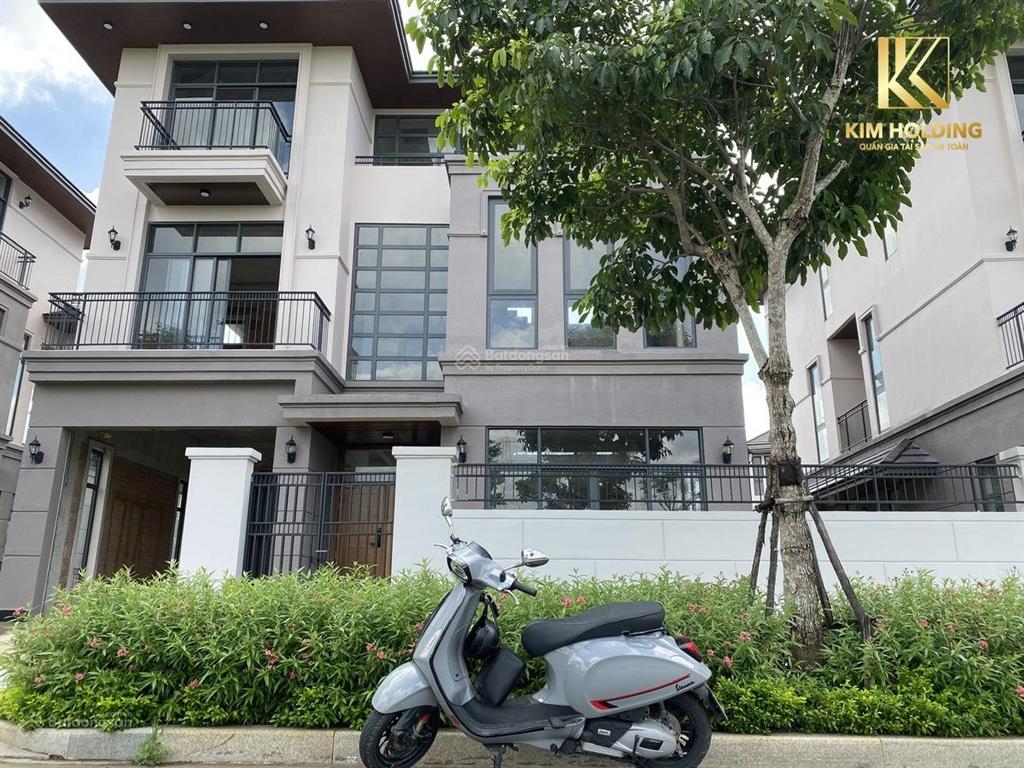 Căn biệt thự 300m2, loại c1 (2 mặt tiền view sông)  giá tốt, sổ hồng, nhận nhà ngay