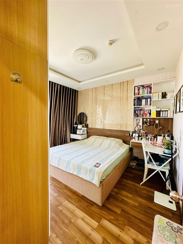 Bán nhanh căn hộ 68m2, giá 4.2 tỷ view ban công đông nam tầng đẹp