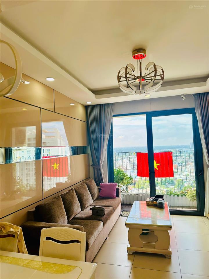 Bán nhanh căn hộ 68m2, giá 4.2 tỷ view ban công đông nam tầng đẹp