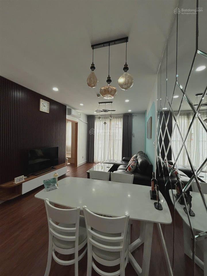 Bán căn hộ tara có sổ hồng 69m2 (2pn, 2wc) giá 3.7 tỷ,  0938 355 *** xem nhà