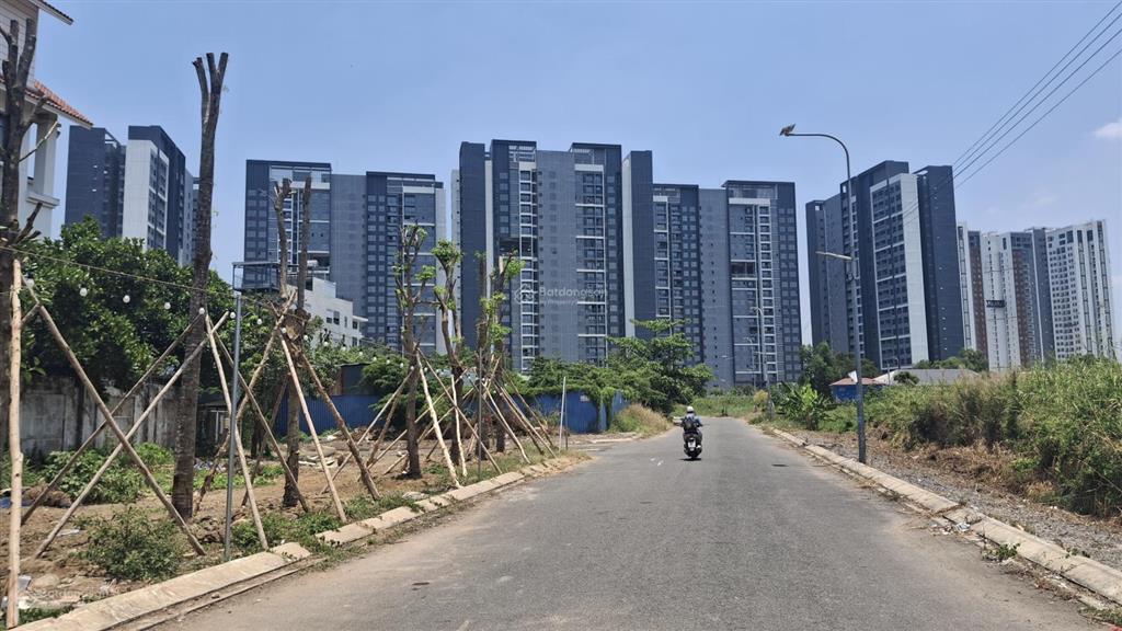 Bán nhà phố làng đại học  nhà bè đang có thu nhập 30tr  40tr/thang