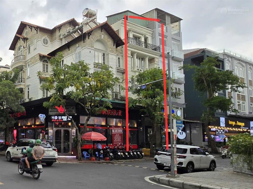 Nhà bán lk đường bùi bằng đoàn, pmh, tân phong q7. 6x18.5m. hầm 5 lầu tm. 12 phòng. giá 31.9 tỷ
