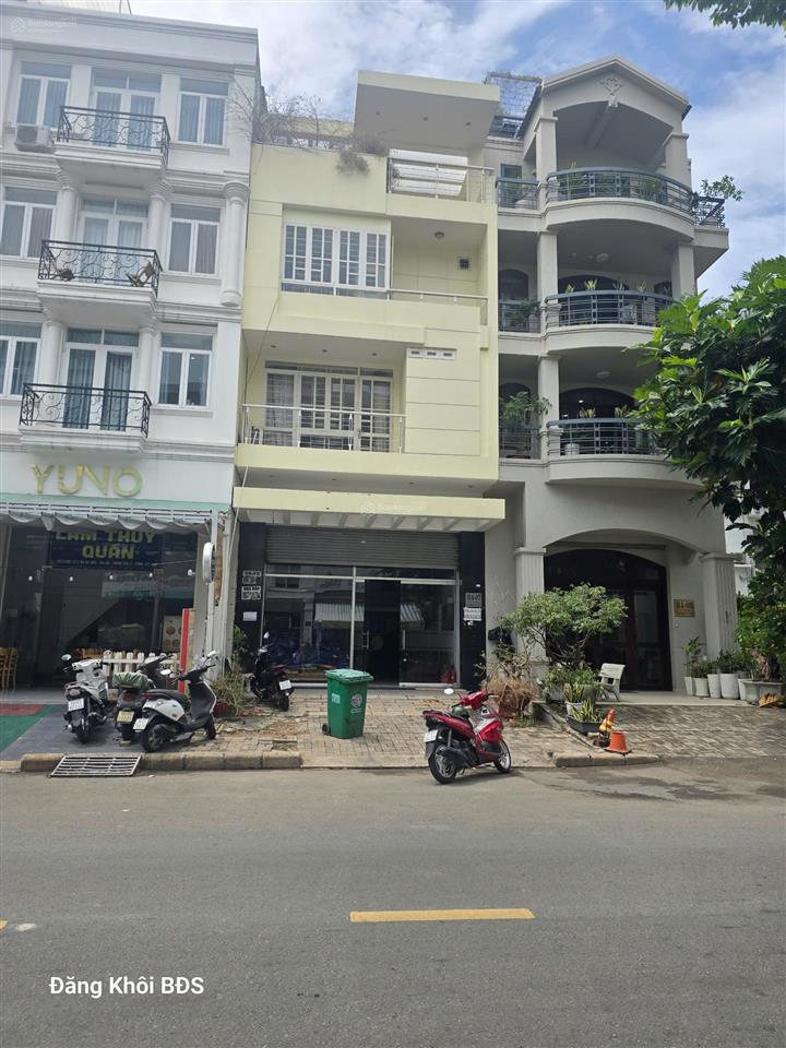Nhà bán lk đường bùi bằng đoàn, pmh, tân phong q7. 6x18.5m. hầm 5 lầu tm. 12 phòng. giá 31.9 tỷ
