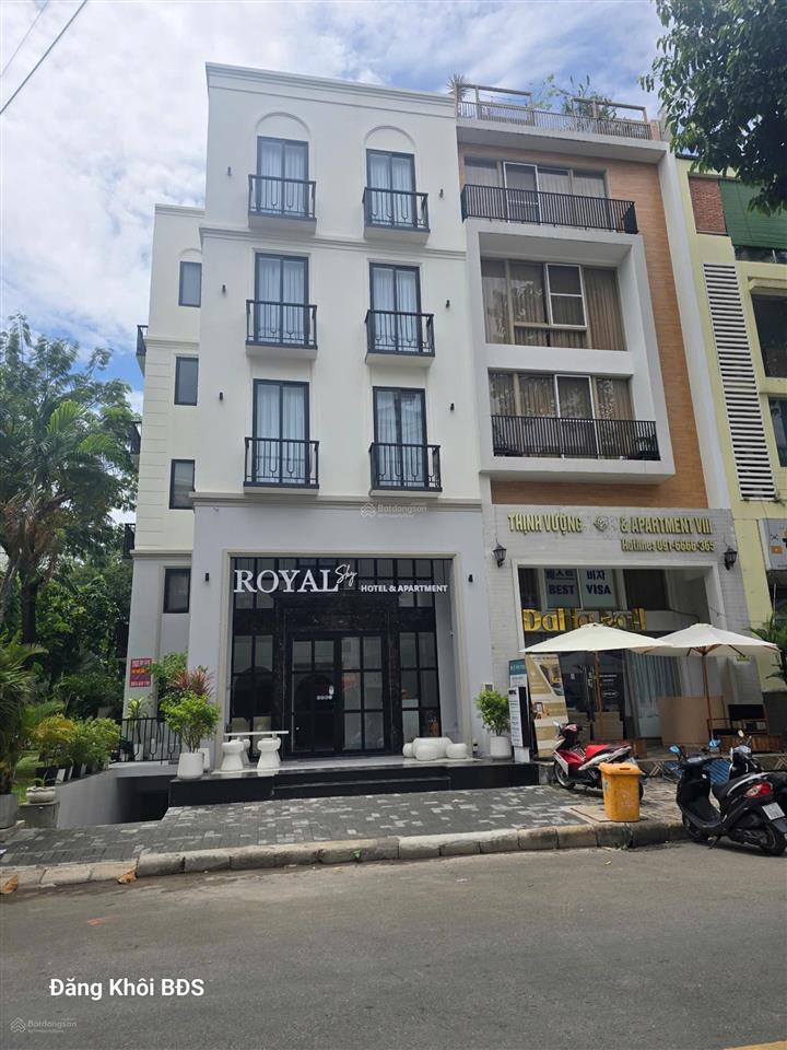 Nhà bán lk đường bùi bằng đoàn, pmh, tân phong q7. 6x18.5m. hầm 5 lầu tm. 12 phòng. giá 31.9 tỷ