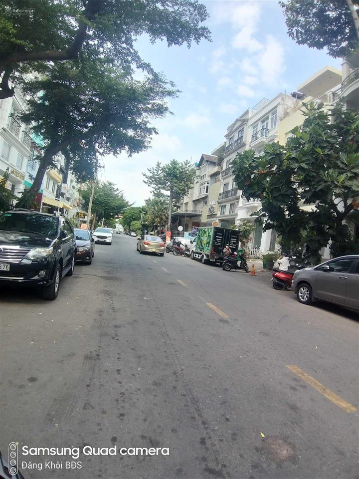 Bán đất hưng phước phố lê văn thiêm, phú mỹ hưng, quận 7.6 x 18.5. giá 25 tỷ. c chủ 0961 830 ***