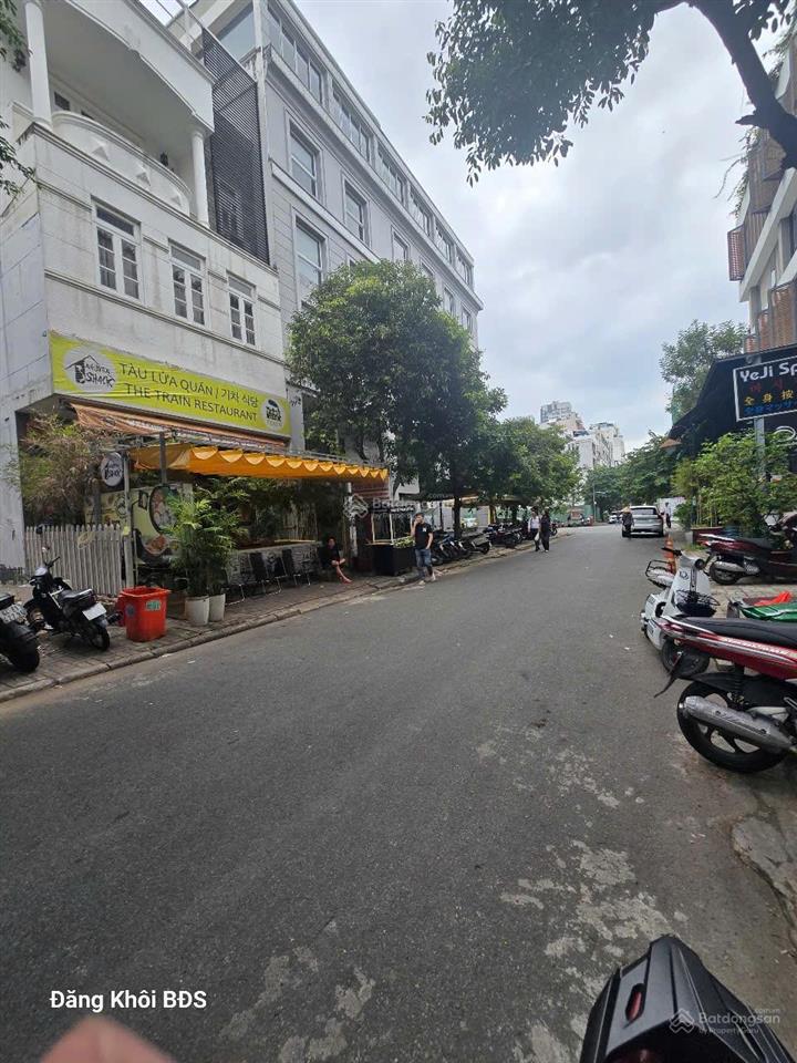 Bán gấp nhà mặt phố tại bùi bằng đoàn, 30,999 tỷ, dtsd 389m2, 10pn, 10wc