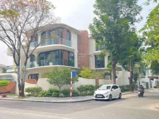 Biệt thự phú mỹ hưng lk cheatue căn góc 2 mặt tiền lk công viên. dt 16x19m( 296m2).3 lầu 125 tỷ