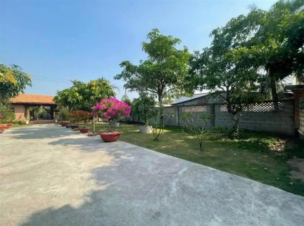 Bán biệt thự vườn tại nguyễn thị định, quận 2. 70 triệu / m2, 14 x 24 308 m2,
