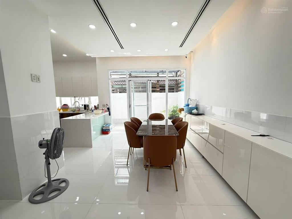 Bán biệt thự phú mỹ hưng 31 tỷ, 126m2, 4pn, 4wc, pháp lý đầy đủ. ngay bv tâm đức. tttm secc