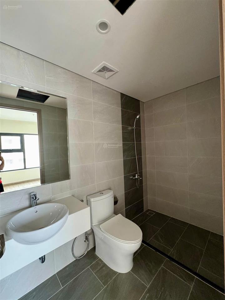 Giá hời vinhomes căn 2pn2wc bán giá 2.8 tỷ bao sang tên  0914 752 ***
