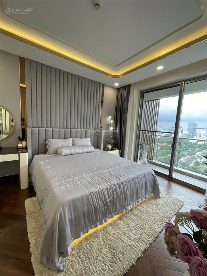 Bán căn hộ midtown  phú mỹ hưng, lầu cao, view đẹp, 130 m2, 15 tỷ