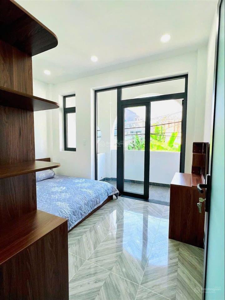 Giảm 450 triệu còn 4,8 tỷ nhà đẹp 3 tầng xe hơi trong nhà! hẻm 47 trường lưu quận 9