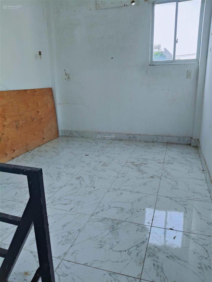 Nhà góc tiện ở kd nhỏ ngay kdc trường lưu  p long trường q9 giá 6tr/ tháng