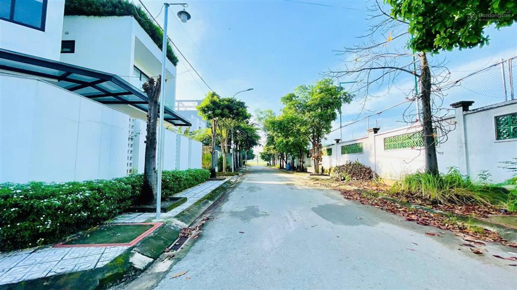 Bán đất khu dân cư tăng long ngay đường số 8 dt 5mx22m = 110m2 giá 4,6 tỷ giá tốt khu vực
