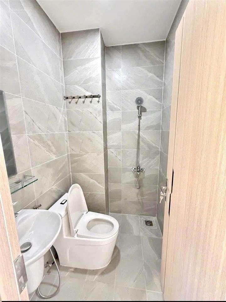 Giảm 700tr còn 4,9 tỷ nhà 4 tầng hoàn công đường số 1 kdc trường lưu long trường quận 9 hcm