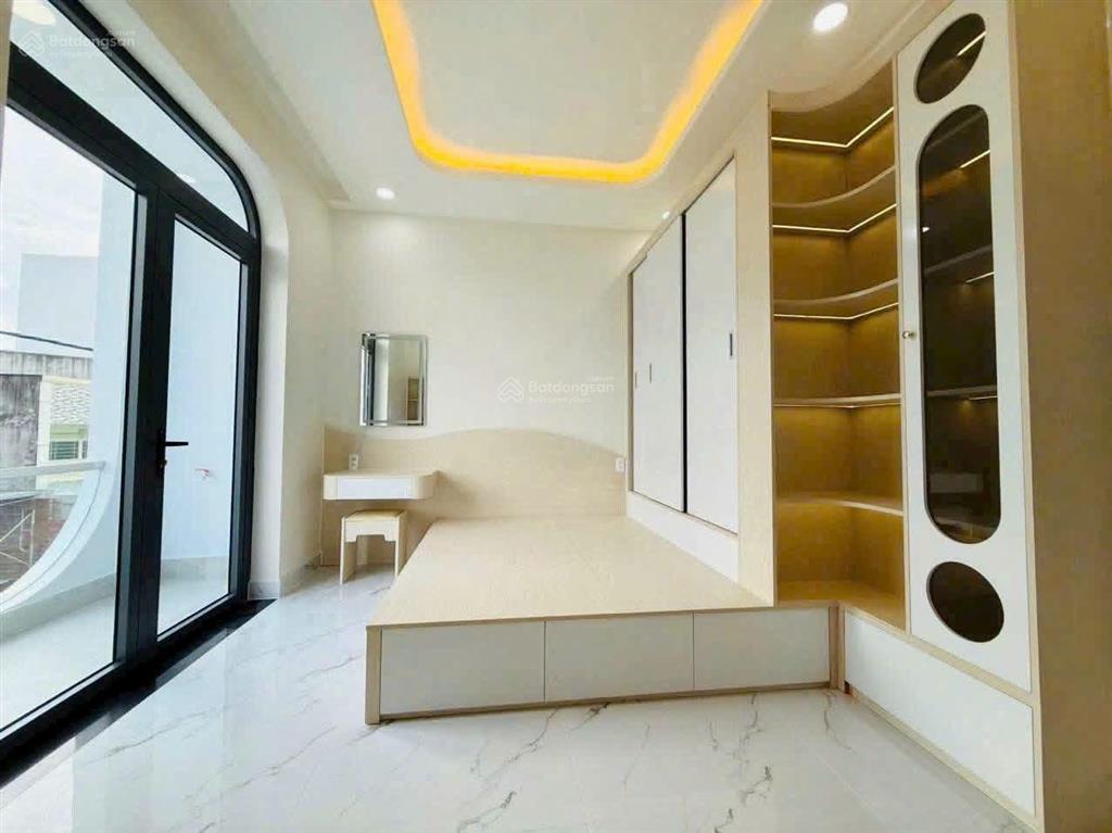 Giảm 800 còn 4 tỷ 9 bán luôn bán nhà full nội thất đường 6 nguyễn xiển. p. long bình. quận 9