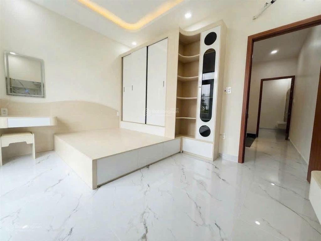Giảm 800 còn 4 tỷ 9 bán luôn bán nhà full nội thất đường 6 nguyễn xiển. p. long bình. quận 9