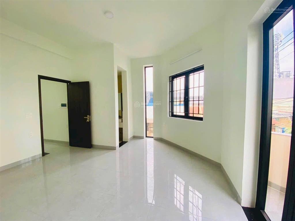 Chấn động giảm 2,5 tỷ còn 6,5 tỷ góc 2 mặt đường số 4 cách ng duy trinh 50m , p long trường q9 hcm