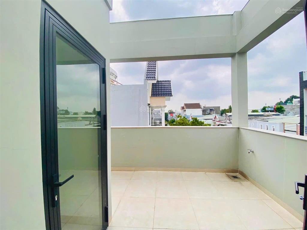 Chấn động giảm 2,5 tỷ còn 6,5 tỷ góc 2 mặt đường số 4 cách ng duy trinh 50m , p long trường q9 hcm
