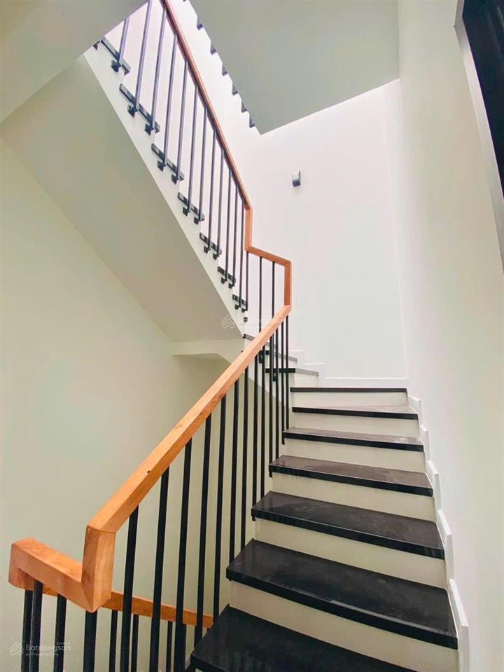 Chấn động giảm 2,5 tỷ còn 6,5 tỷ góc 2 mặt đường số 4 cách ng duy trinh 50m , p long trường q9 hcm