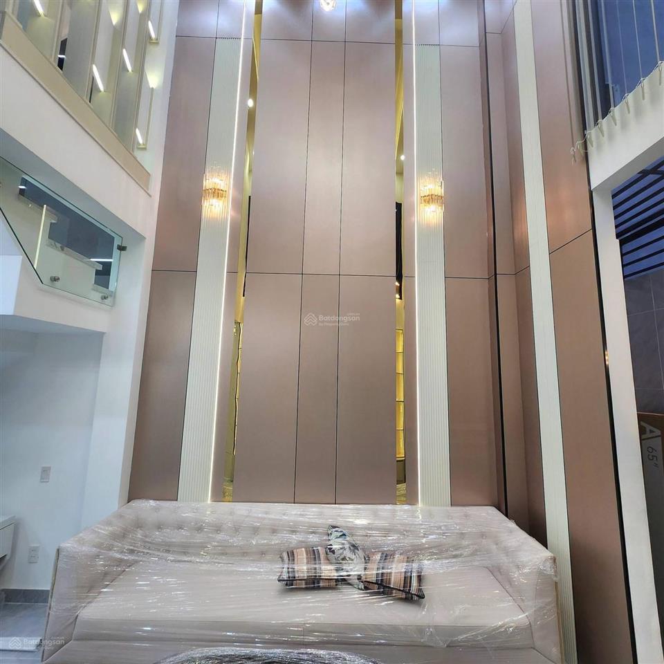 Nhà đẹp khu vực trường lưu  long trường quận 9 hcm 5 tầng, gara xe hơi nội thất cao cấp giá 6,x tỷ