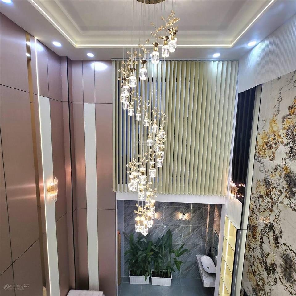 Nhà đẹp khu vực trường lưu  long trường quận 9 hcm 5 tầng, gara xe hơi nội thất cao cấp giá 6,x tỷ