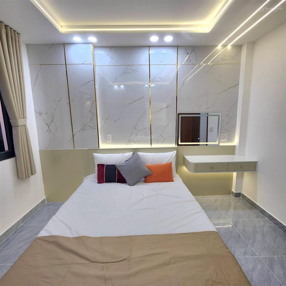 Nhà đẹp khu vực trường lưu  long trường quận 9 hcm 5 tầng, gara xe hơi nội thất cao cấp giá 6,x tỷ