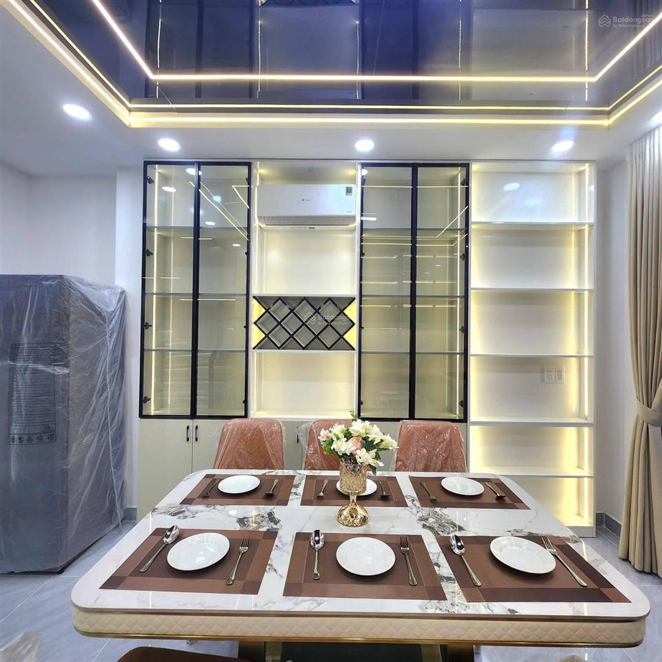 Nhà đẹp khu vực trường lưu  long trường quận 9 hcm 5 tầng, gara xe hơi nội thất cao cấp giá 6,x tỷ