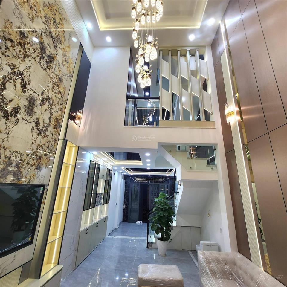 Nhà đẹp khu vực trường lưu  long trường quận 9 hcm 5 tầng, gara xe hơi nội thất cao cấp giá 6,x tỷ
