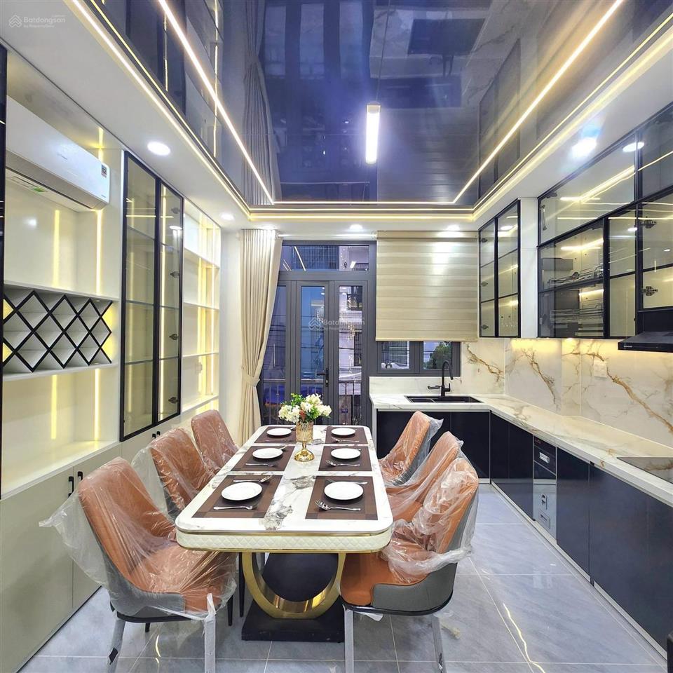 Nhà đẹp khu vực trường lưu  long trường quận 9 hcm 5 tầng, gara xe hơi nội thất cao cấp giá 6,x tỷ