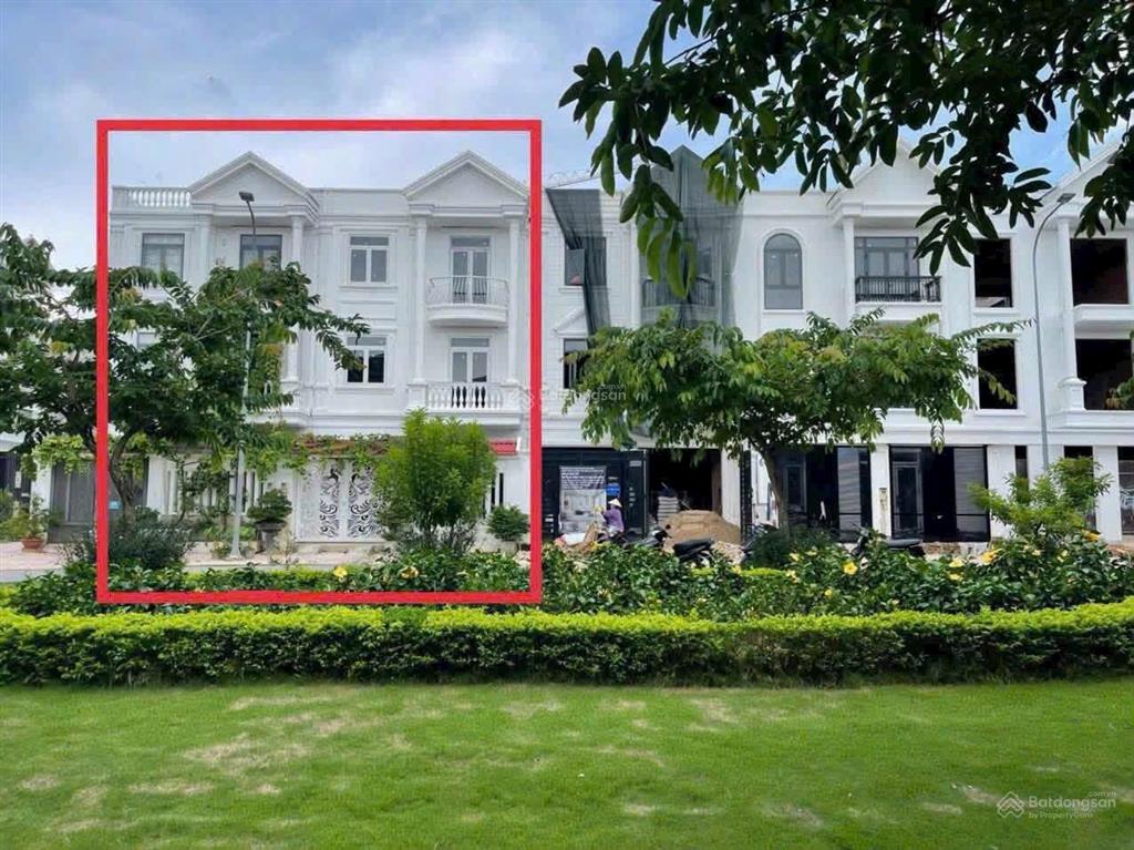 Cho thuê nhà căn góc 2mt 7x20m có sẵn 5 máy lạnh tại kdc centana điền phúc thành, q9! 12tr/