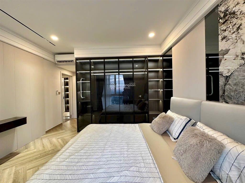 Cần cho thuê nhanh căn hộ saigon south residences, nhà đẹp, giá siêu rẻ.  0917 300 ***