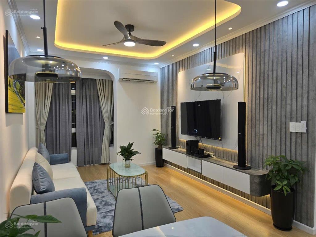 Cần cho thuê nhanh 2pn sky garden 2, giá tốt.  0917 300 *** em hằng